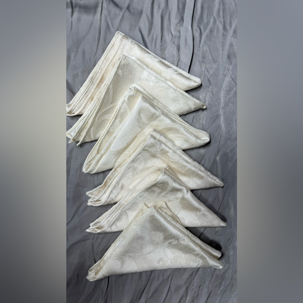 Table linen napkins 15x15”